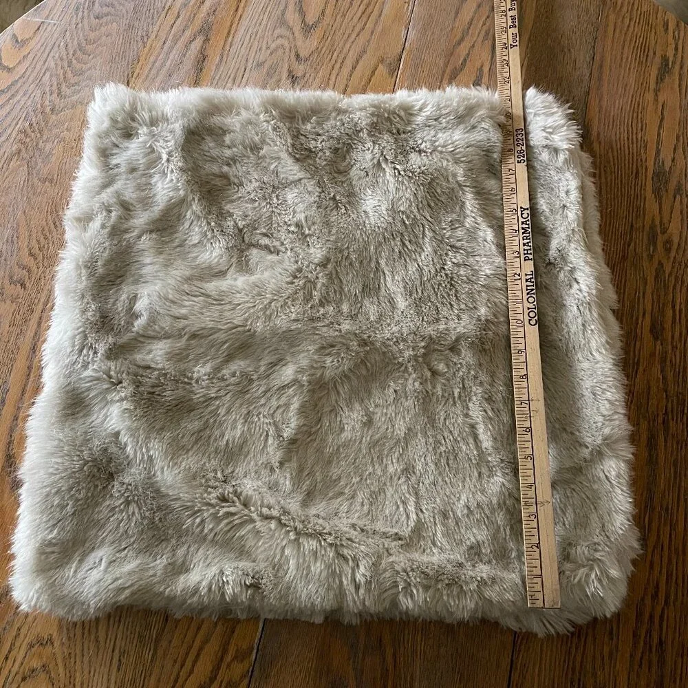 RESTORATION faux fur zippered pillow case/20.25